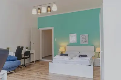 Ein Bett oder Betten in einem Zimmer der Unterkunft Budget Friendly 1BR Apt, Near Westbahnhof Station