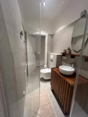 Ein Badezimmer in der Unterkunft Residence K - Comfy Studio in Historic Townhouse
