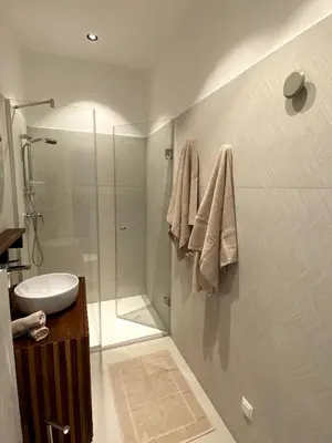 Ein Badezimmer in der Unterkunft Residence K - Contemporary Altbau Studio Vienna