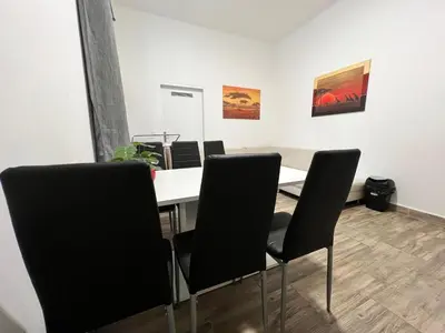 Ein Sitzbereich in der Unterkunft Prime location in Vienna - Comfortable 3BR & 1LR Apt
