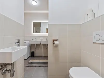 Ein Badezimmer in der Unterkunft Penthouse Apartment with Rooftop Pool and Terrace City Views