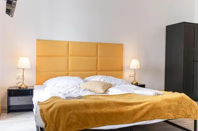Ein Bett oder Betten in einem Zimmer der Unterkunft Cozy 1BR Apartment with Garden near U6 Schöpfwerk Stop