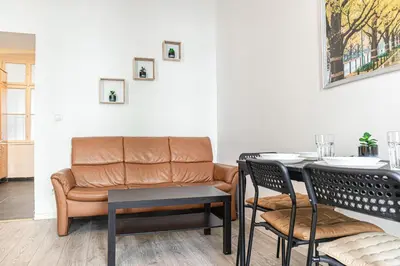 Ein Sitzbereich in der Unterkunft Cozy 1BR Apartment with Garden near U6 Schöpfwerk Stop