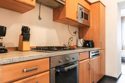 Küche/Küchenzeile in der Unterkunft Cozy 1BR Apartment near U6 Schöpfwerk