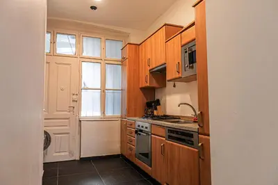 Küche/Küchenzeile in der Unterkunft Cozy 1BR Apartment near U6 Schöpfwerk