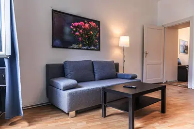 Ein Sitzbereich in der Unterkunft Pleasant 2BR Apartment Near U6 Station am Schöpfwerk