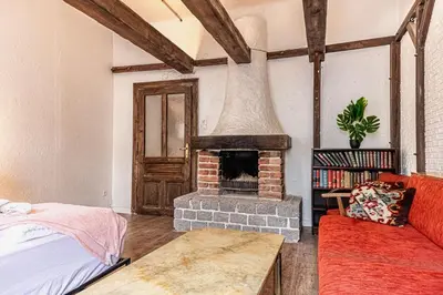 Ein Bett oder Betten in einem Zimmer der Unterkunft Charming 2BR Apartment 11-Min to Meidling Station