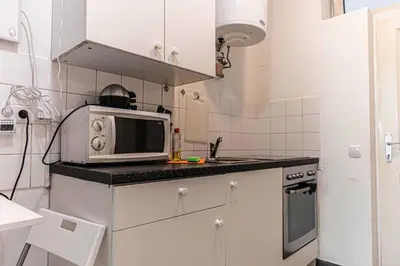 Küche/Küchenzeile in der Unterkunft Welcoming Stylish Studio Ideal for Long stays