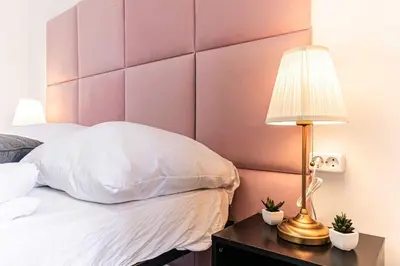 Ein Bett oder Betten in einem Zimmer der Unterkunft Beautiful 2BR Apt, Near U6 Station am Schöpfwerk