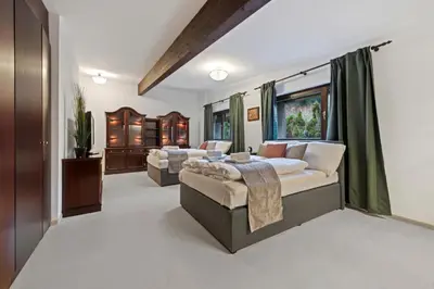 Ein Bett oder Betten in einem Zimmer der Unterkunft Wellnes Villa Wienerwald - heated Indoor Pool