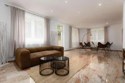 Ein Sitzbereich in der Unterkunft Villa Hietzing