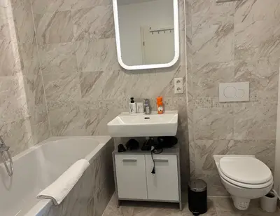 Ein Badezimmer in der Unterkunft Modern City Apartment with private Garden