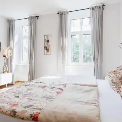 Central Renovated Apartment with Free Parking & AC