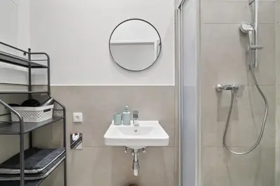 Ein Badezimmer in der Unterkunft Inner City Studio - Near Schönbrunn & Metro - Self Check-In