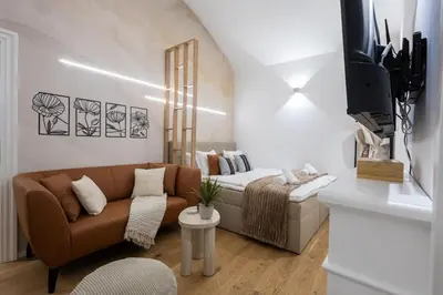 Ein Sitzbereich in der Unterkunft Designer studio l Minutes walk to city centre