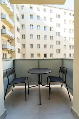 Ein Balkon oder eine Terrasse in der Unterkunft josef's home l Classic Apartment near City Center