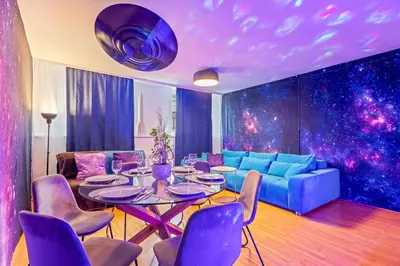 Ein Sitzbereich in der Unterkunft Milky Way - Unique Universe Space Design - Gym - Parking