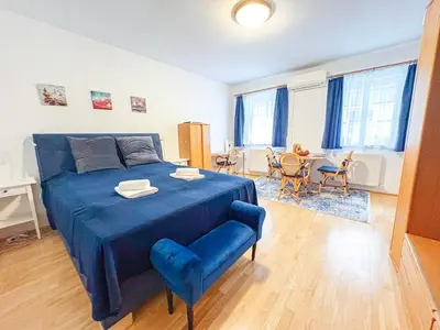 Ein Sitzbereich in der Unterkunft Studio with balcony, In center, AC
