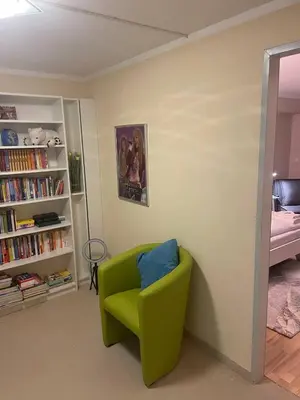 Die Bibliothek in der Villa