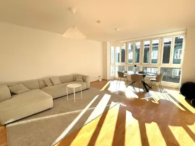 Ein Sitzbereich in der Unterkunft Viel Platz in ruhiger Lage mit toller Anbindung