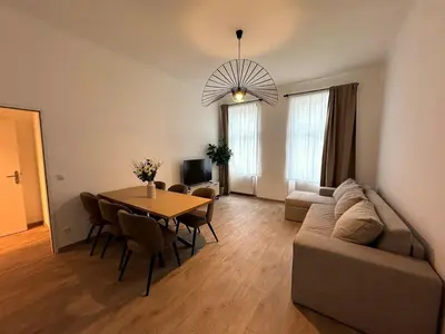 Ein Sitzbereich in der Unterkunft Bright Rooms, 6 Minutes to Metro U3