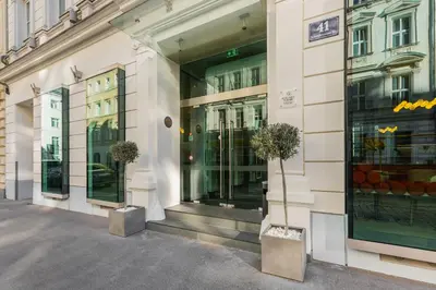 Eine Fassade oder ein Eingang zu FortyPlusOne Apartments Vienna