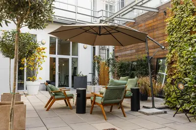 Ein Sitzbereich in der Unterkunft FortyPlusOne Apartments Vienna