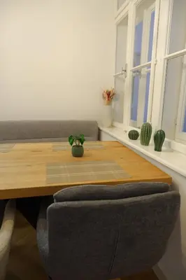 Ein Sitzbereich in der Unterkunft Chic courtyard City Apartment in Prime Location