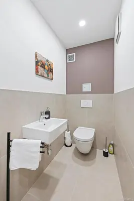 Ein Badezimmer in der Unterkunft Nüll Residences 37 - Bright Attic Apartment with AC