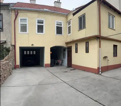 Das Gebäude in dem sich die Ferienwohnung befindet