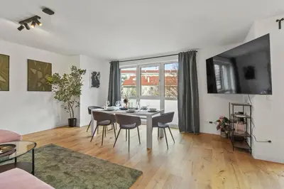 TV/Unterhaltungsangebot in der Unterkunft NobleNest Grand - Kaffeevollautomat - Terrasse
