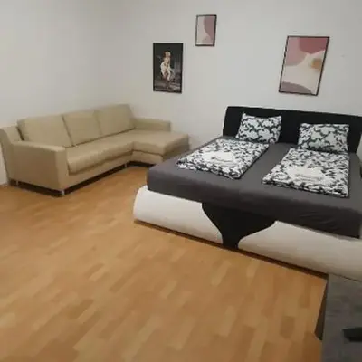 Lovely Apartment near Enkplatz U3 Central Access