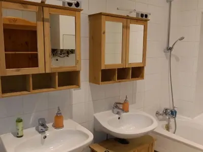 Ein Badezimmer in der Unterkunft Apartment Vienna1090 by Interhome