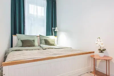 Ein Bett oder Betten in einem Zimmer der Unterkunft Modern Apartment - 11 minutes to city center