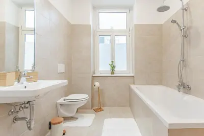 Ein Badezimmer in der Unterkunft Modern Apartment - 11 minutes to city center