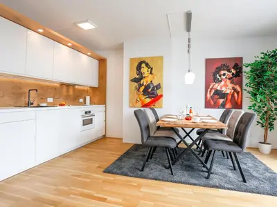 Küche/Küchenzeile in der Unterkunft Luxury Two Bedroom Penthouse Apartment with BIG Terrace and City View