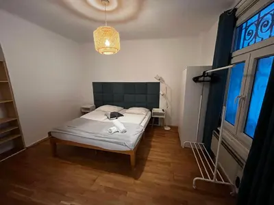 Ein Bett oder Betten in einem Zimmer der Unterkunft Helle DG-Wohnung in Wien I Ruhig, modern & zentral