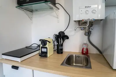 Küche/Küchenzeile in der Unterkunft Mini apartment perfect for exploring Vienna!