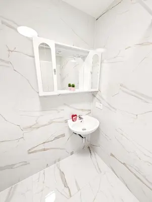 Ein Badezimmer in der Unterkunft Comfortable Apartment in Lanstrasse Area BR3