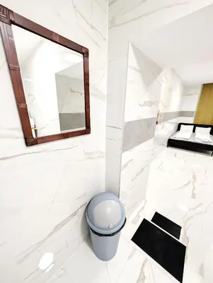 Ein Badezimmer in der Unterkunft Comfortable Apartment in Lanstrasse Area BR3