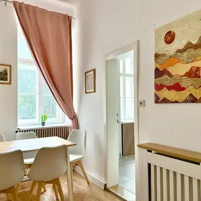 Stylish Cosy 2 Bedroom Apartment with Free Parking