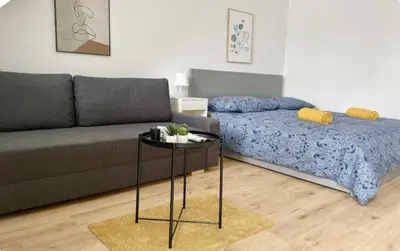 Ein Sitzbereich in der Unterkunft Rooftop Central Apartment with Balcony & Free Parking