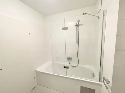 Ein Badezimmer in der Unterkunft 55 m2 Stylish Apartment with Balcony & Free Parking