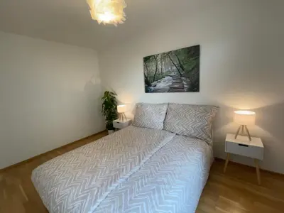 Ein Bett oder Betten in einem Zimmer der Unterkunft 55 m2 Stylish Apartment with Balcony & Free Parking