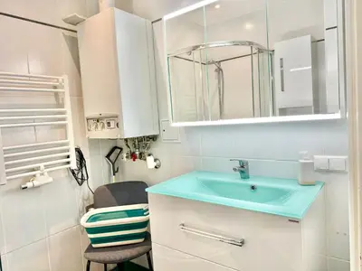 Ein Badezimmer in der Unterkunft Happy Home near Airport - Free Parking