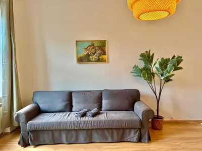 Ein Sitzbereich in der Unterkunft 105 m2 Renovated Apartment Near Metro