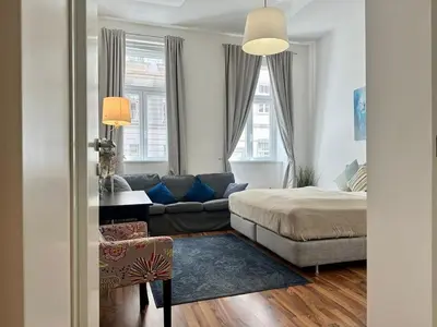 Ein Bett oder Betten in einem Zimmer der Unterkunft Near City Center - Danube Canal - Long Stays