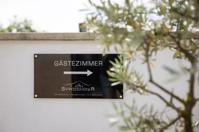 Ein Zertifikat, Auszeichnung, Logo oder anderes Dokument, das in der Unterkunft Strommer wine das Gästehaus ausgestellt ist