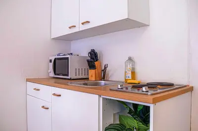 Küche/Küchenzeile in der Unterkunft Modern Apartment in Wiener Stadthalle Area