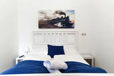 Ein Bett oder Betten in einem Zimmer der Unterkunft Spacious Three Private Rooms in a Shared Apartment in Vienna